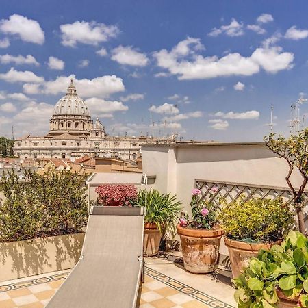 Attic With Terrace Overlooking St Peters Basilica Roma Esterno foto