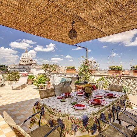 Appartamento Attic With Terrace Overlooking St Peter'S Basilica Roma Esterno foto