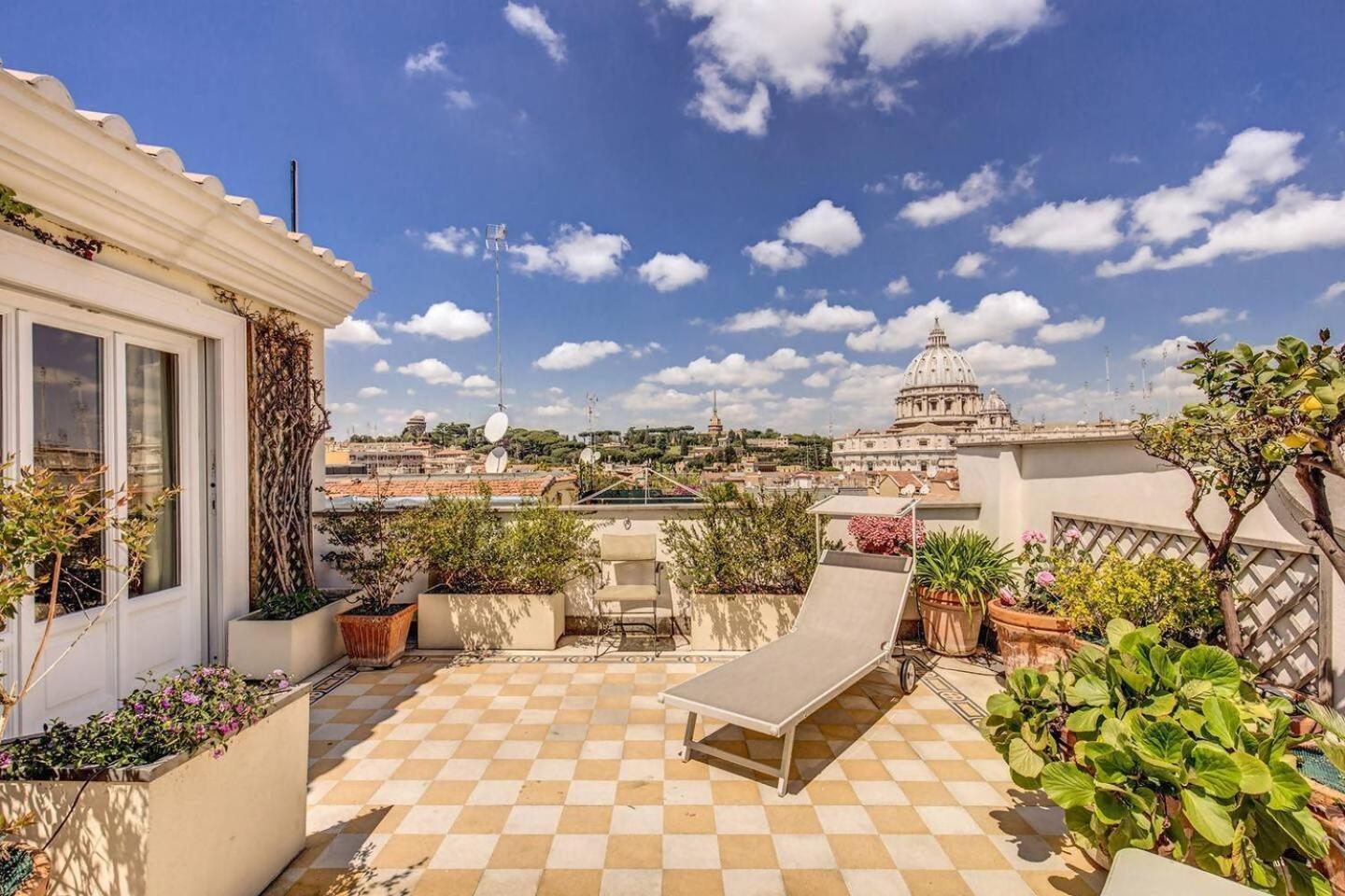 Attic With Terrace Overlooking St Peters Basilica Roma Esterno foto