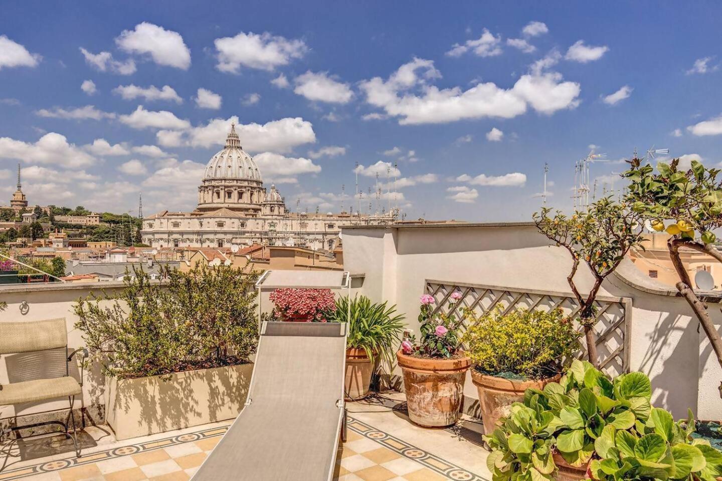 Attic With Terrace Overlooking St Peters Basilica Roma Esterno foto