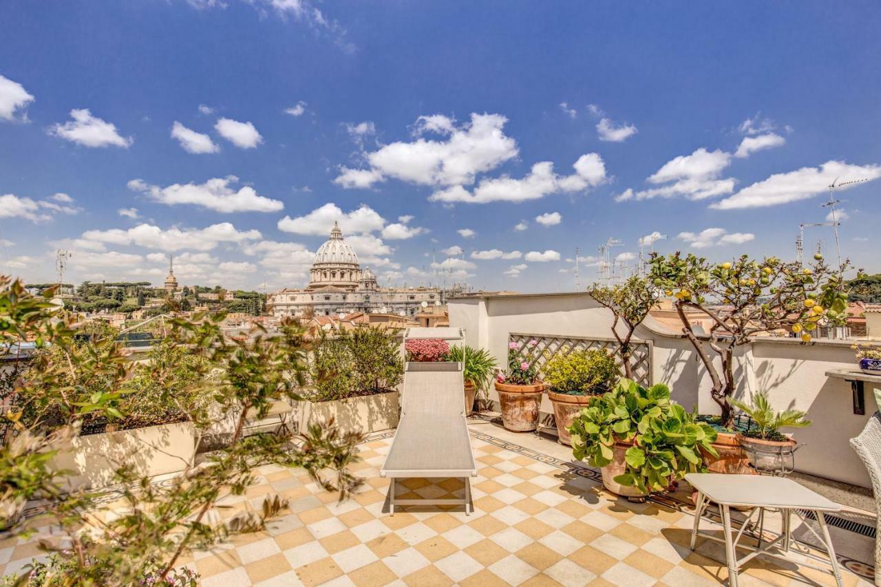 Appartamento Attic With Terrace Overlooking St Peter'S Basilica Roma Esterno foto