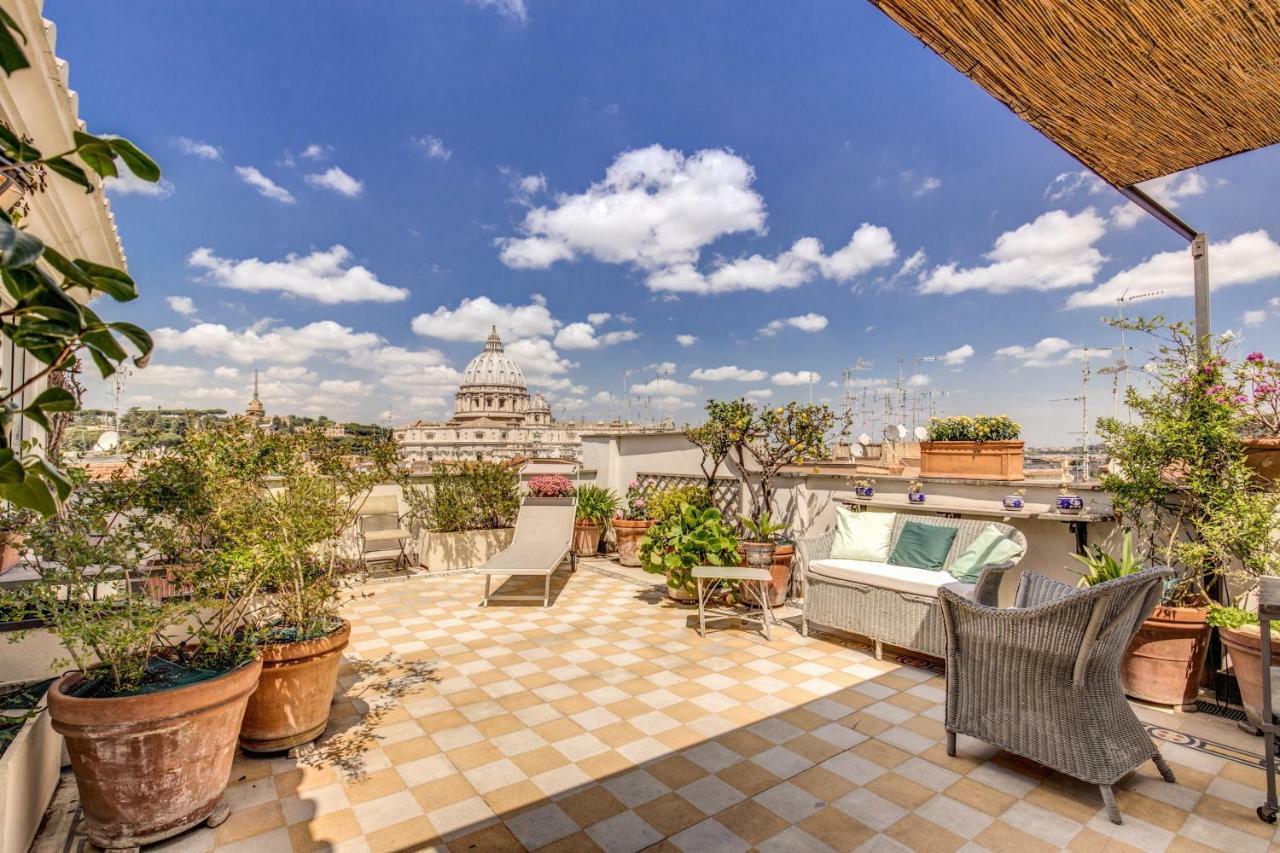 Appartamento Attic With Terrace Overlooking St Peter'S Basilica Roma Esterno foto