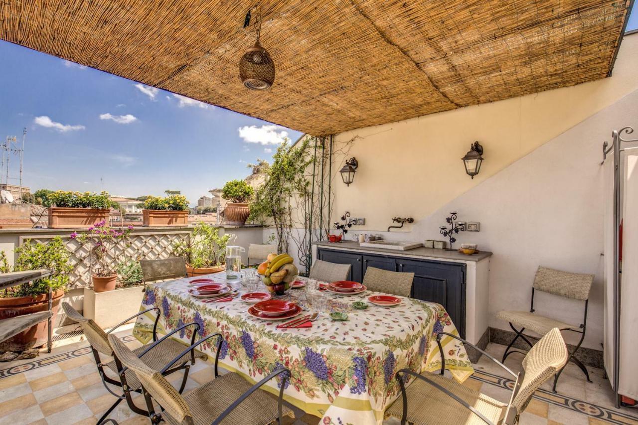 Appartamento Attic With Terrace Overlooking St Peter'S Basilica Roma Esterno foto